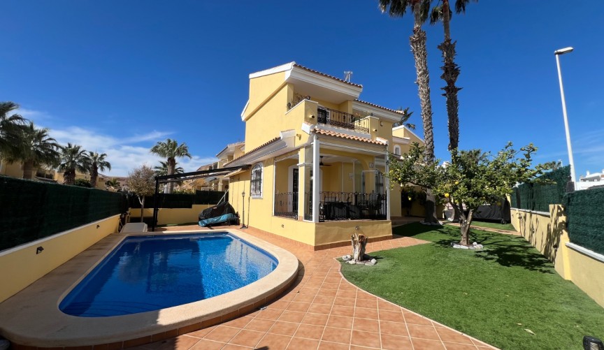Resale - Villa -
Orihuela Costa - Costa Blanca