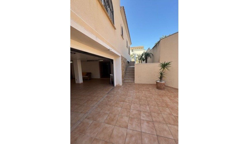 Resale - Villa -
Orihuela Costa - Costa Blanca