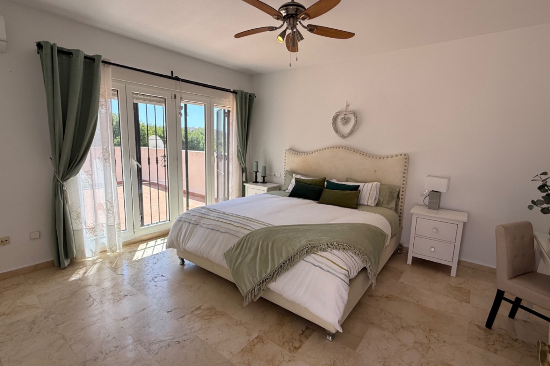 Resale - Villa -
Orihuela Costa - Costa Blanca