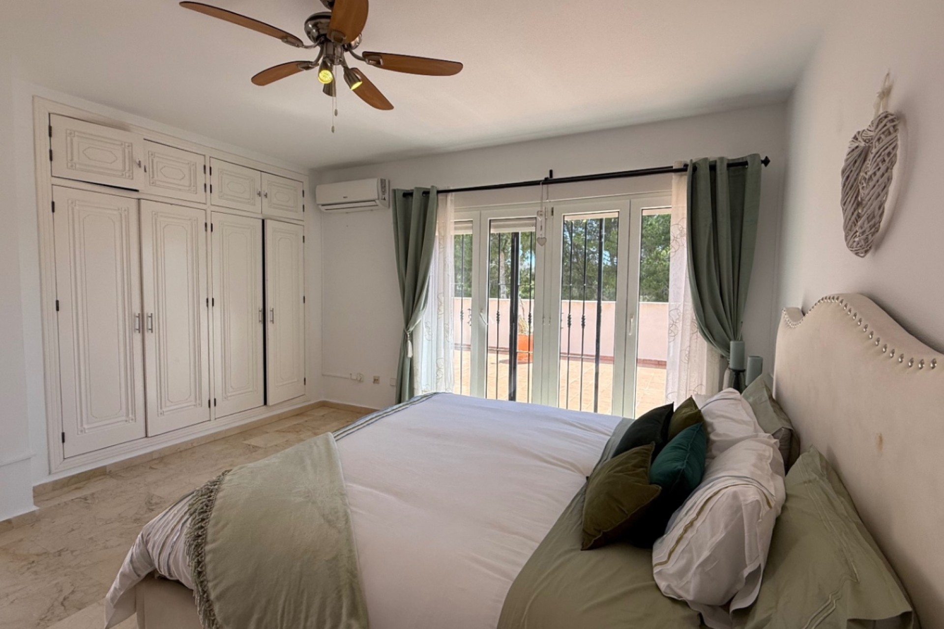 Resale - Villa -
Orihuela Costa - Costa Blanca