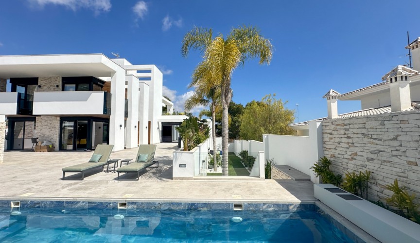 Resale - Villa -
Orihuela Costa - Costa Blanca