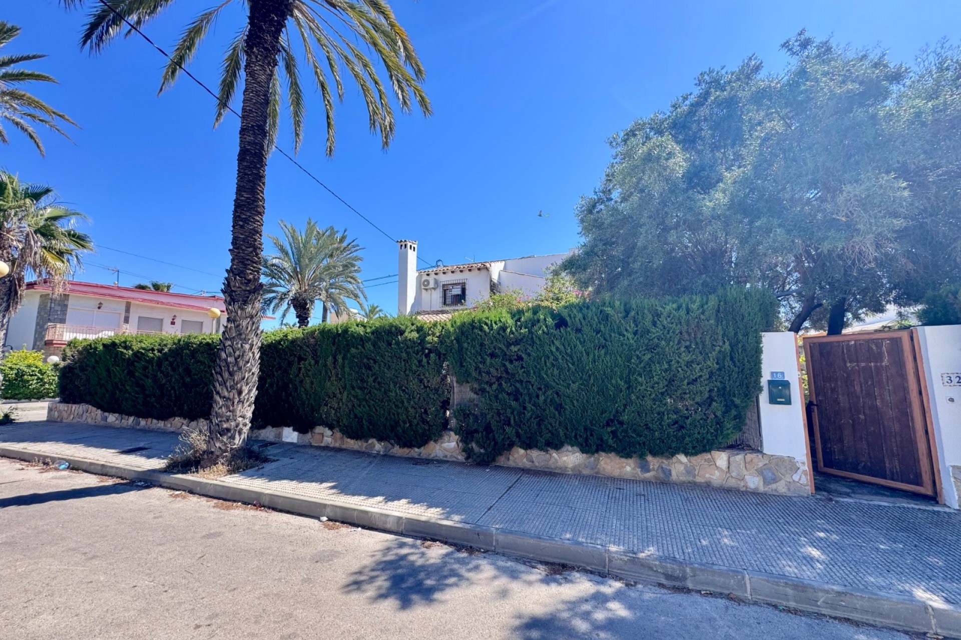 Resale - Villa -
Orihuela Costa - Costa Blanca