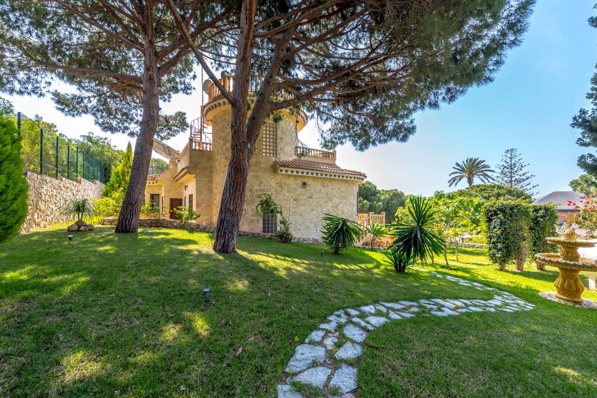 Resale - Villa -
Orihuela Costa - Costa Blanca