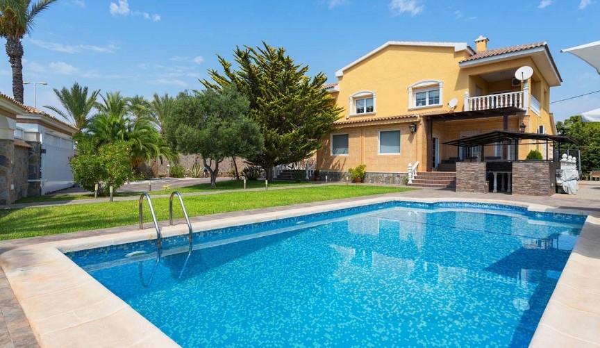 Resale - Villa -
Orihuela Costa - Costa Blanca