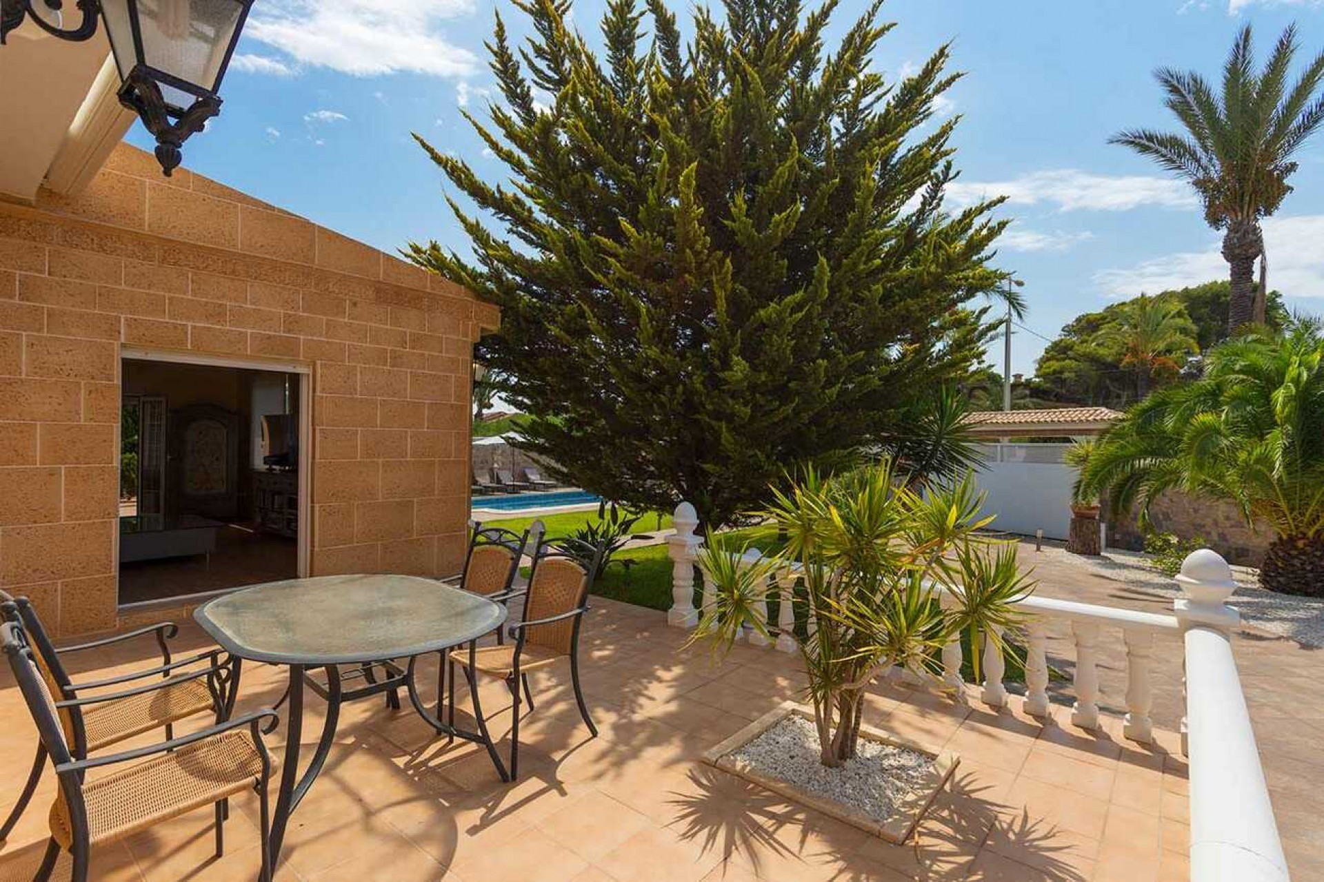Resale - Villa -
Orihuela Costa - Costa Blanca
