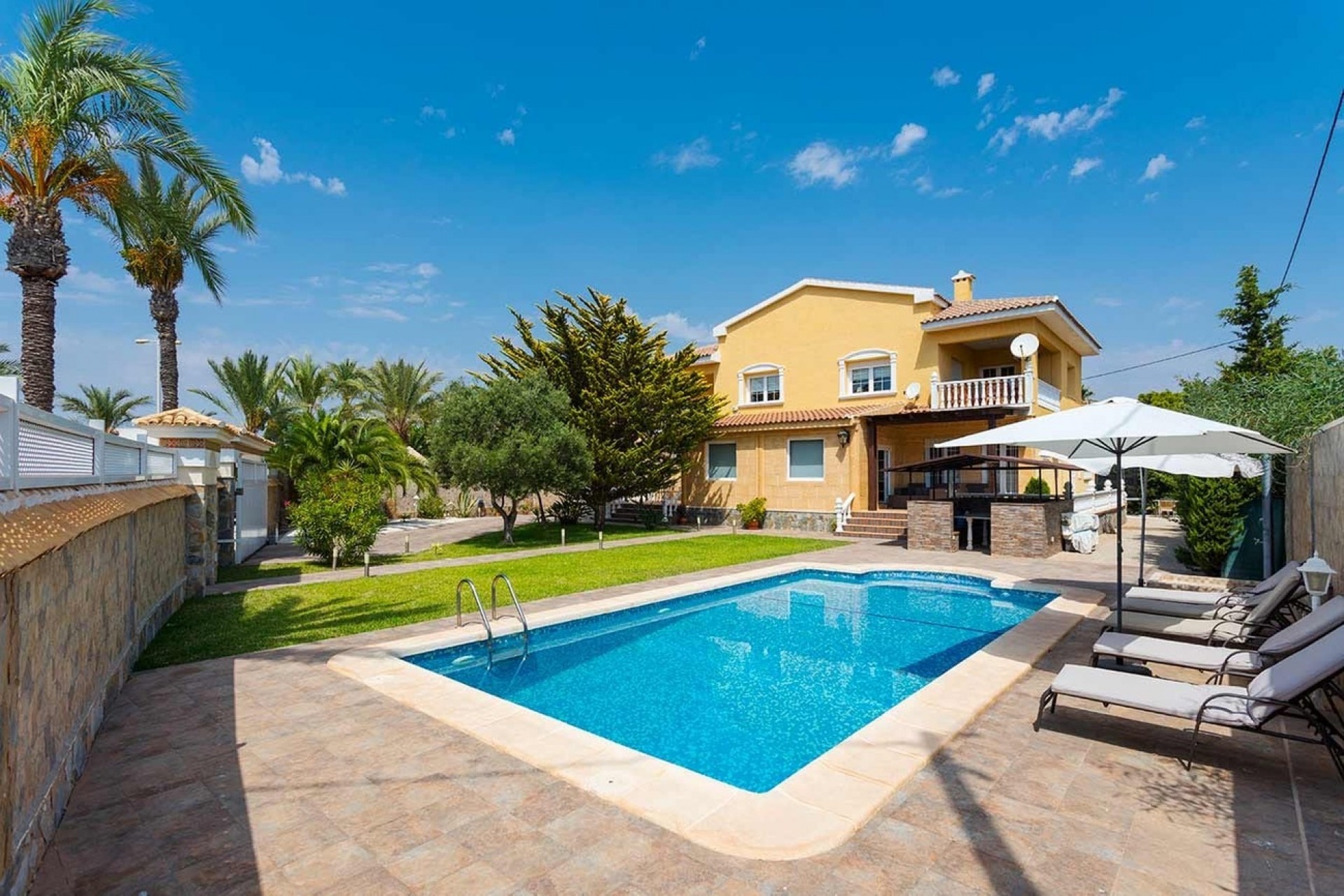 Resale - Villa -
Orihuela Costa - Costa Blanca