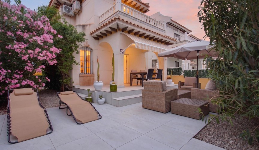 Resale - Villa -
Orihuela Costa - Costa Blanca