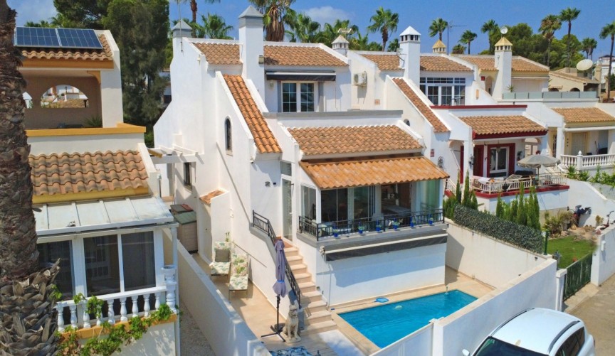 Resale - Villa -
Orihuela Costa - Costa Blanca