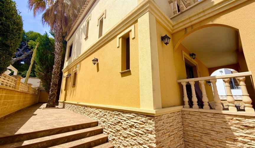 Resale - Villa -
Orihuela Costa - Costa Blanca