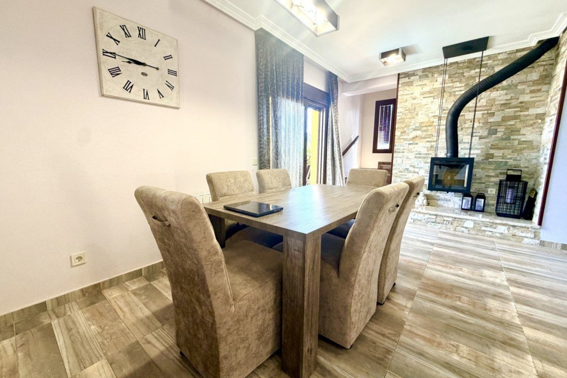 Resale - Villa -
Orihuela Costa - Costa Blanca