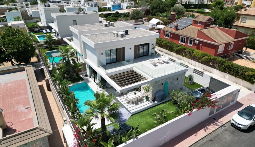 Resale - Villa -
Orihuela Costa - Costa Blanca