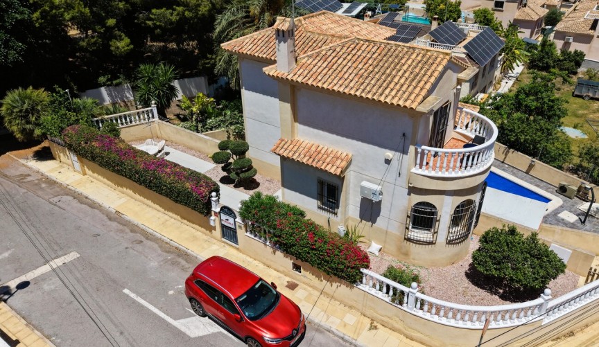 Resale - Villa -
Orihuela Costa - Costa Blanca