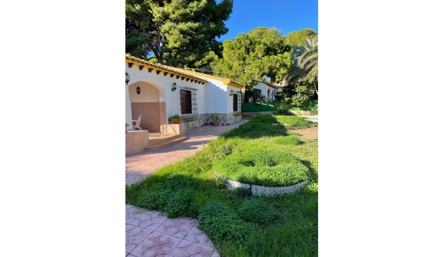 Resale - Villa -
Orihuela Costa - Costa Blanca