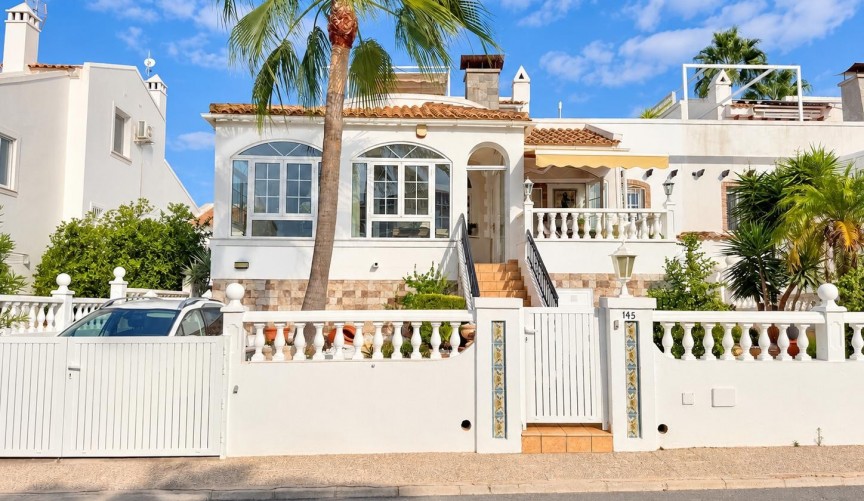 Resale - Villa -
Orihuela Costa - Costa Blanca