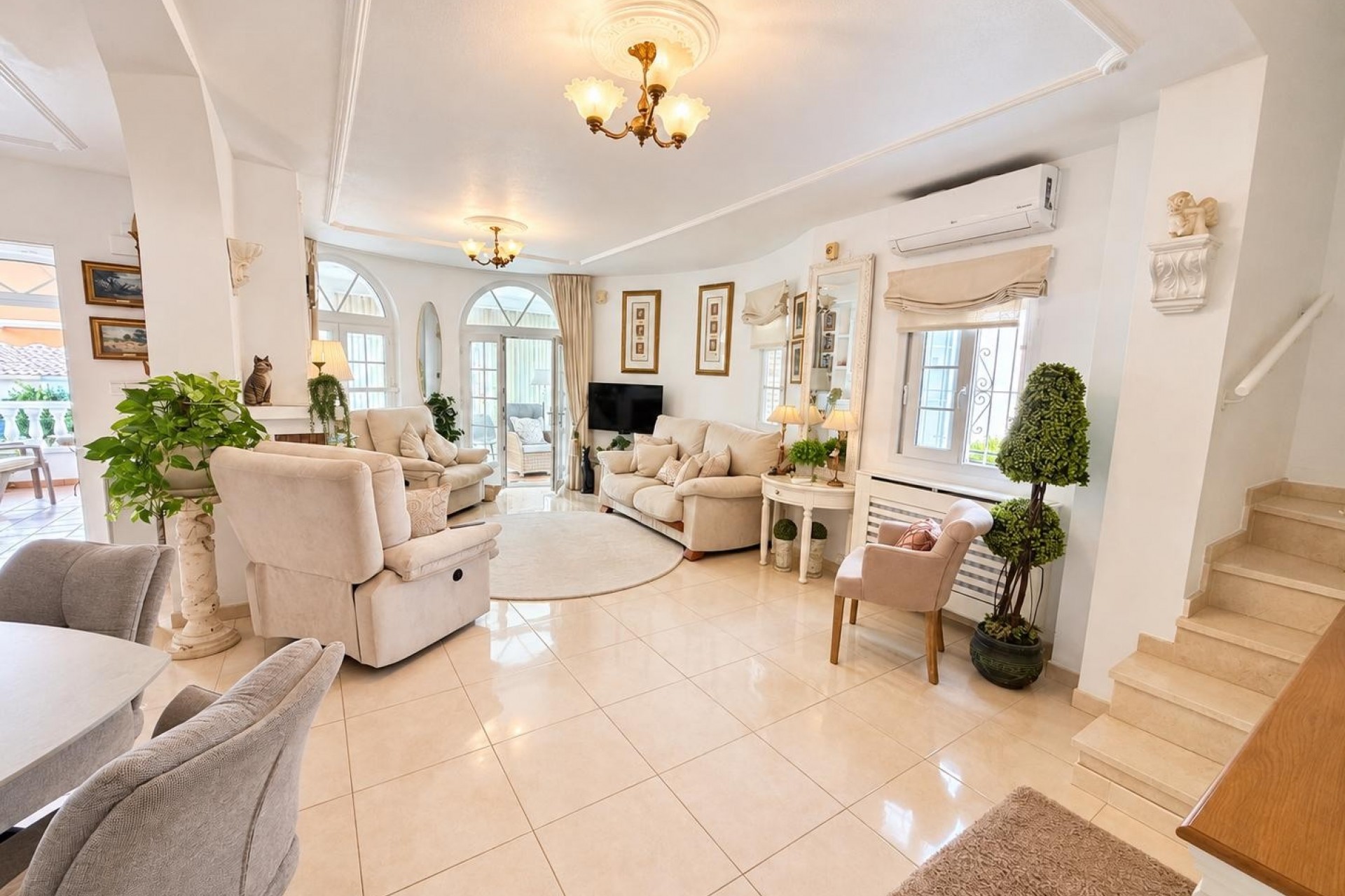 Resale - Villa -
Orihuela Costa - Costa Blanca
