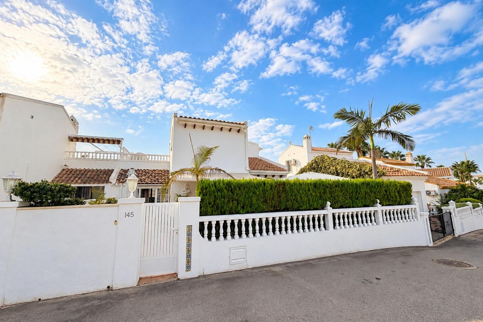 Resale - Villa -
Orihuela Costa - Costa Blanca