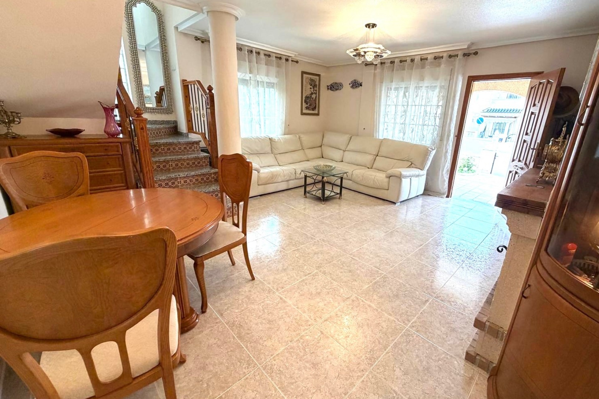 Resale - Villa -
Orihuela Costa - Costa Blanca