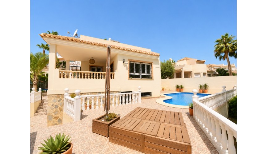 Resale - Villa -
Orihuela Costa - Costa Blanca