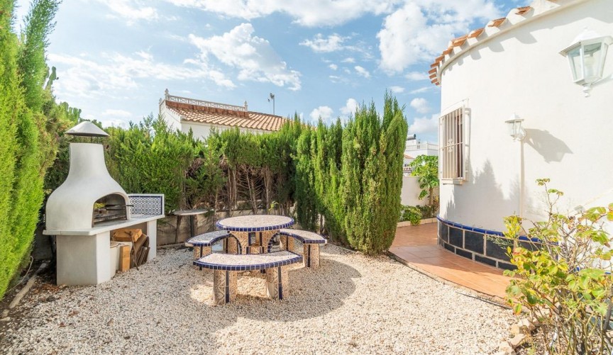 Resale - Villa -
Orihuela Costa - La Florida