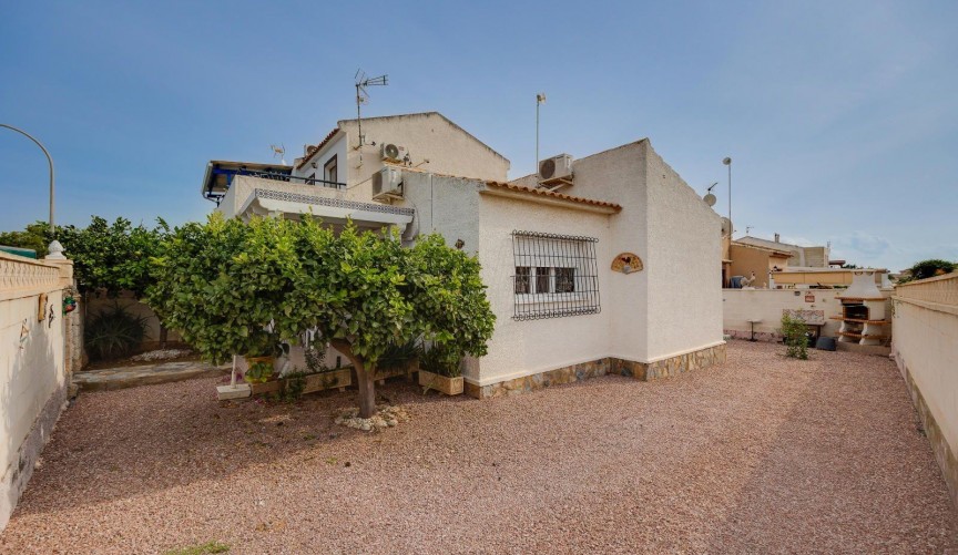 Resale - Villa -
Orihuela Costa - La Florida