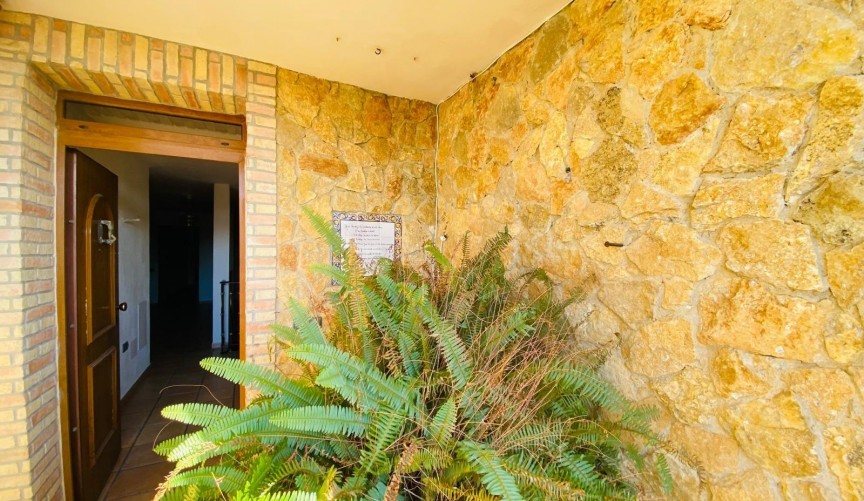 Resale - Villa -
Orihuela Costa - La Florida