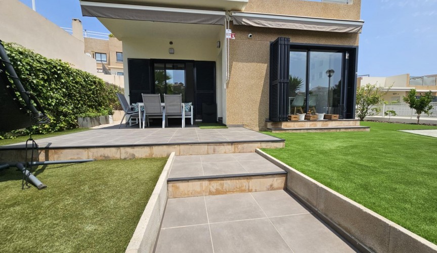 Resale - Villa -
Orihuela Costa - La Regia