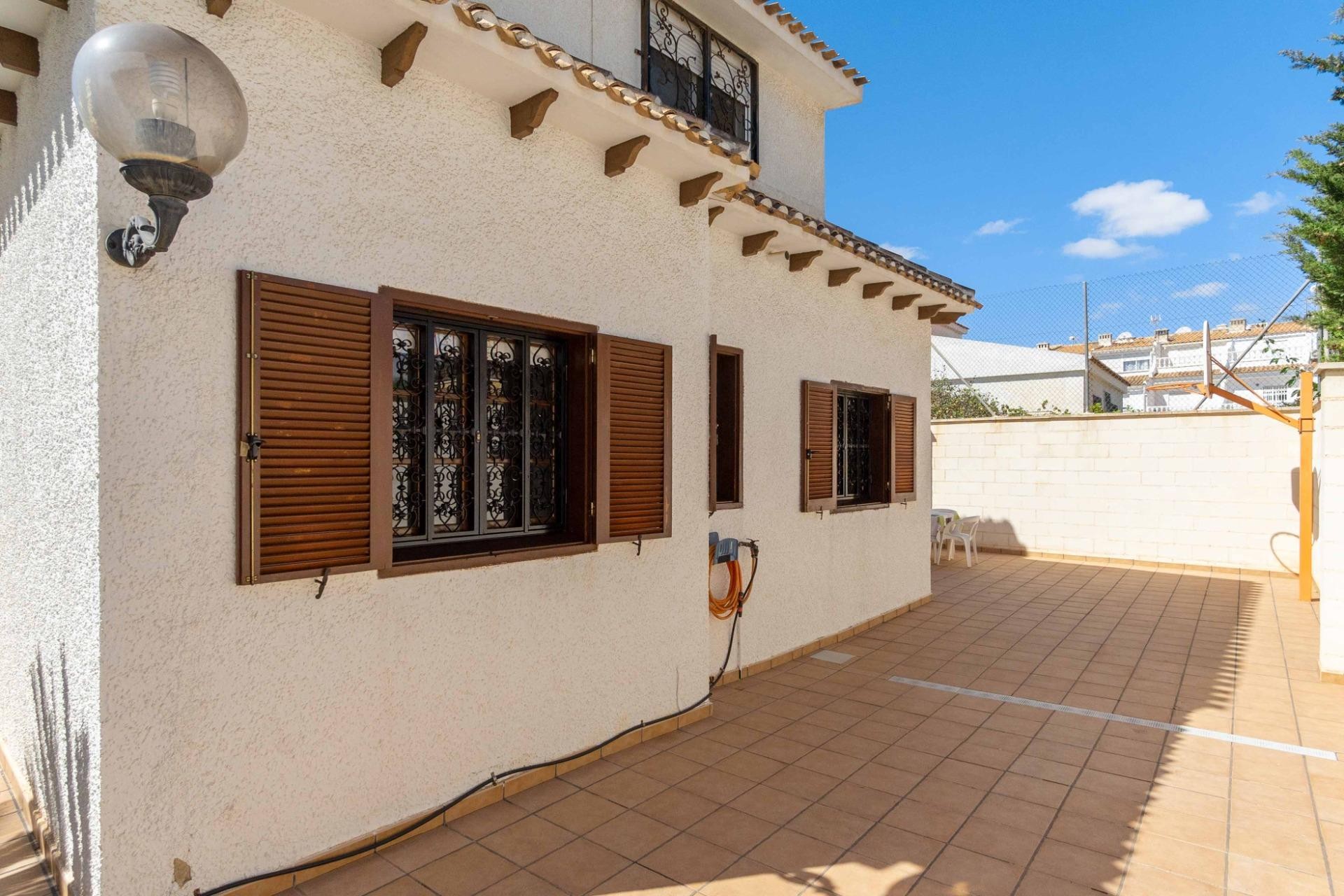 Resale - Villa -
Orihuela Costa - La Zenia