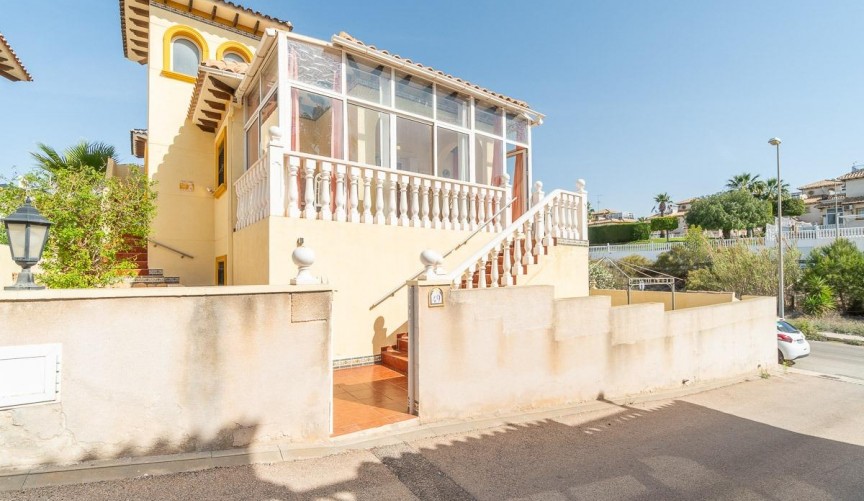 Resale - Villa -
Orihuela Costa - La Zenia