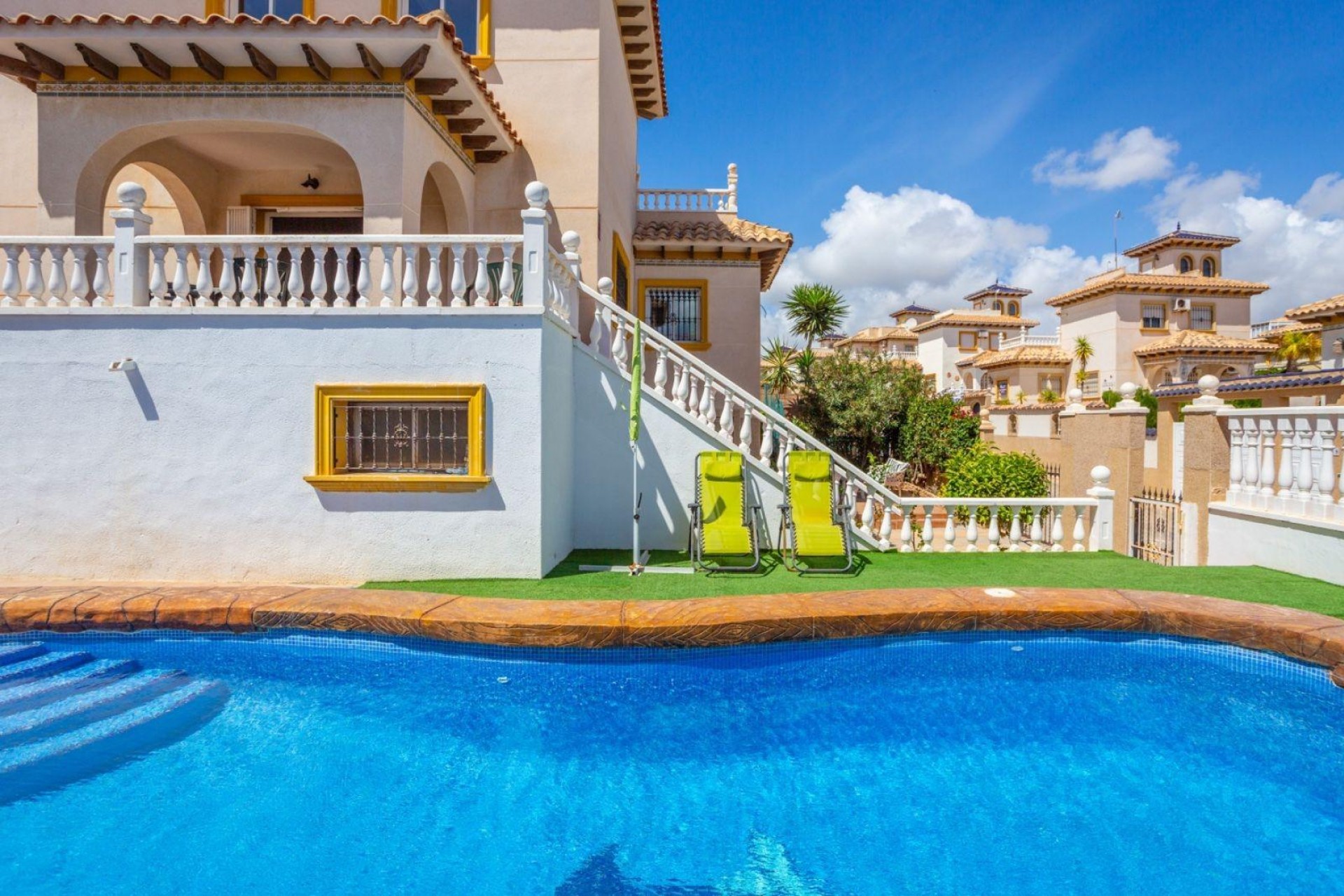 Resale - Villa -
Orihuela Costa - La Zenia