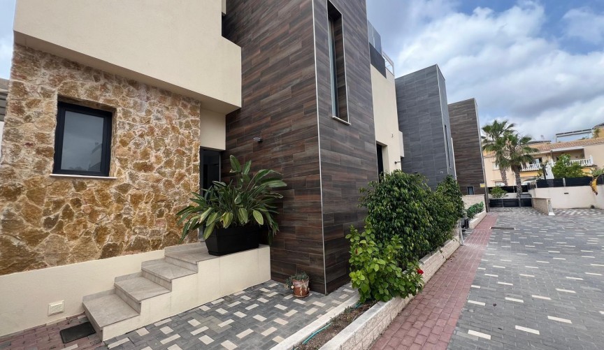 Resale - Villa -
Orihuela Costa - Lomas de Cabo Roig