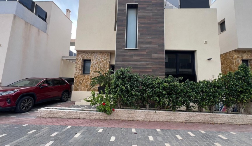 Resale - Villa -
Orihuela Costa - Lomas de Cabo Roig