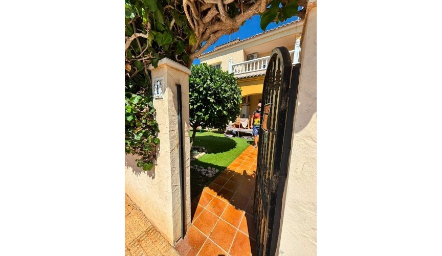 Resale - Villa -
Orihuela Costa - Lomas de Cabo Roig