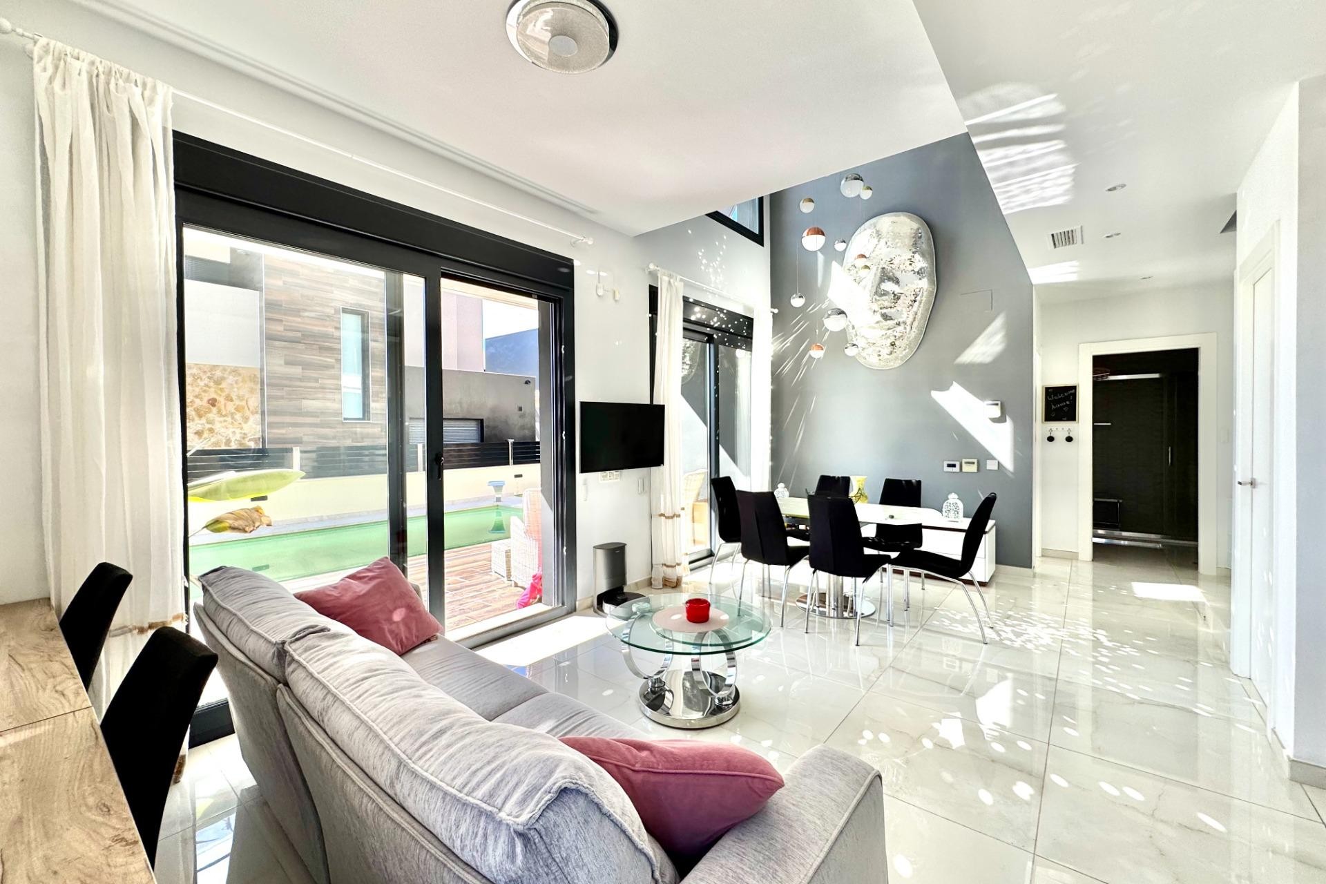 Resale - Villa -
Orihuela Costa - Lomas de Cabo Roig