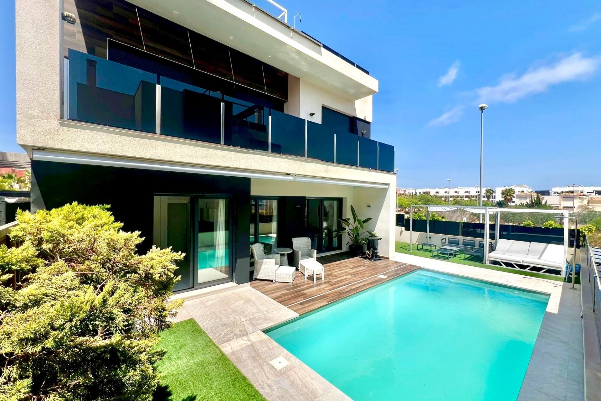 Resale - Villa -
Orihuela Costa - Lomas de Cabo Roig
