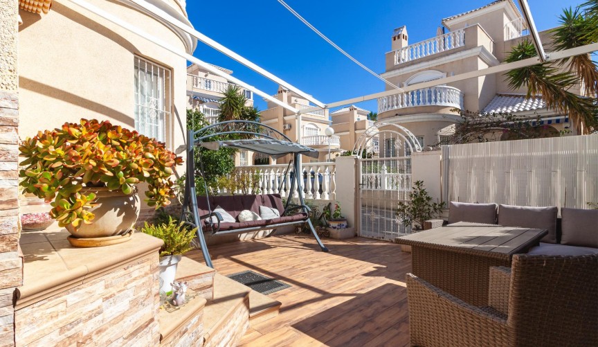 Resale - Villa -
Orihuela Costa - Los Almendros-la Florida