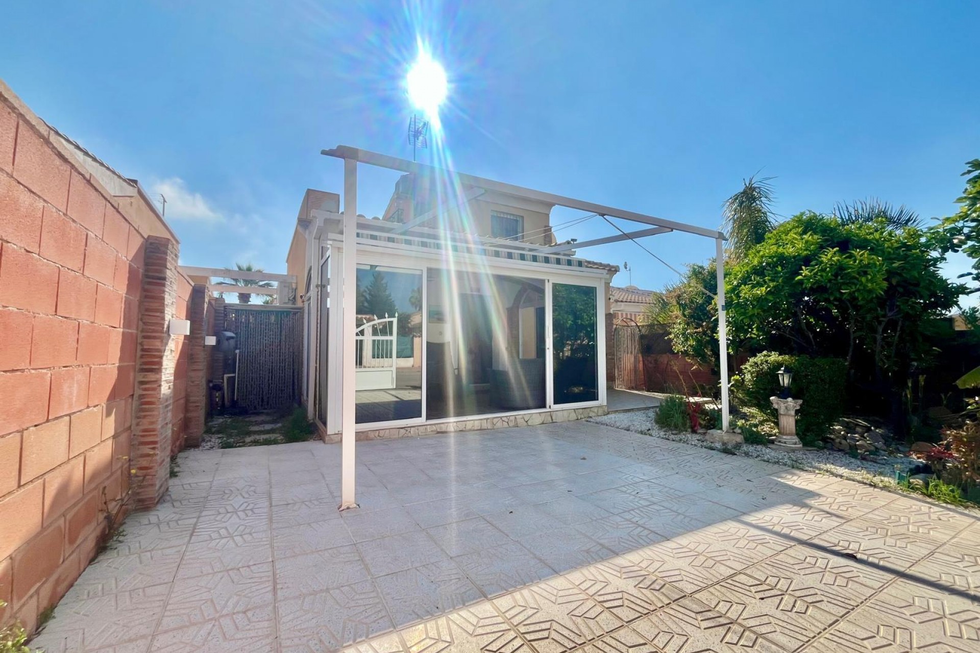 Resale - Villa -
Orihuela Costa - Los Almendros-la Florida