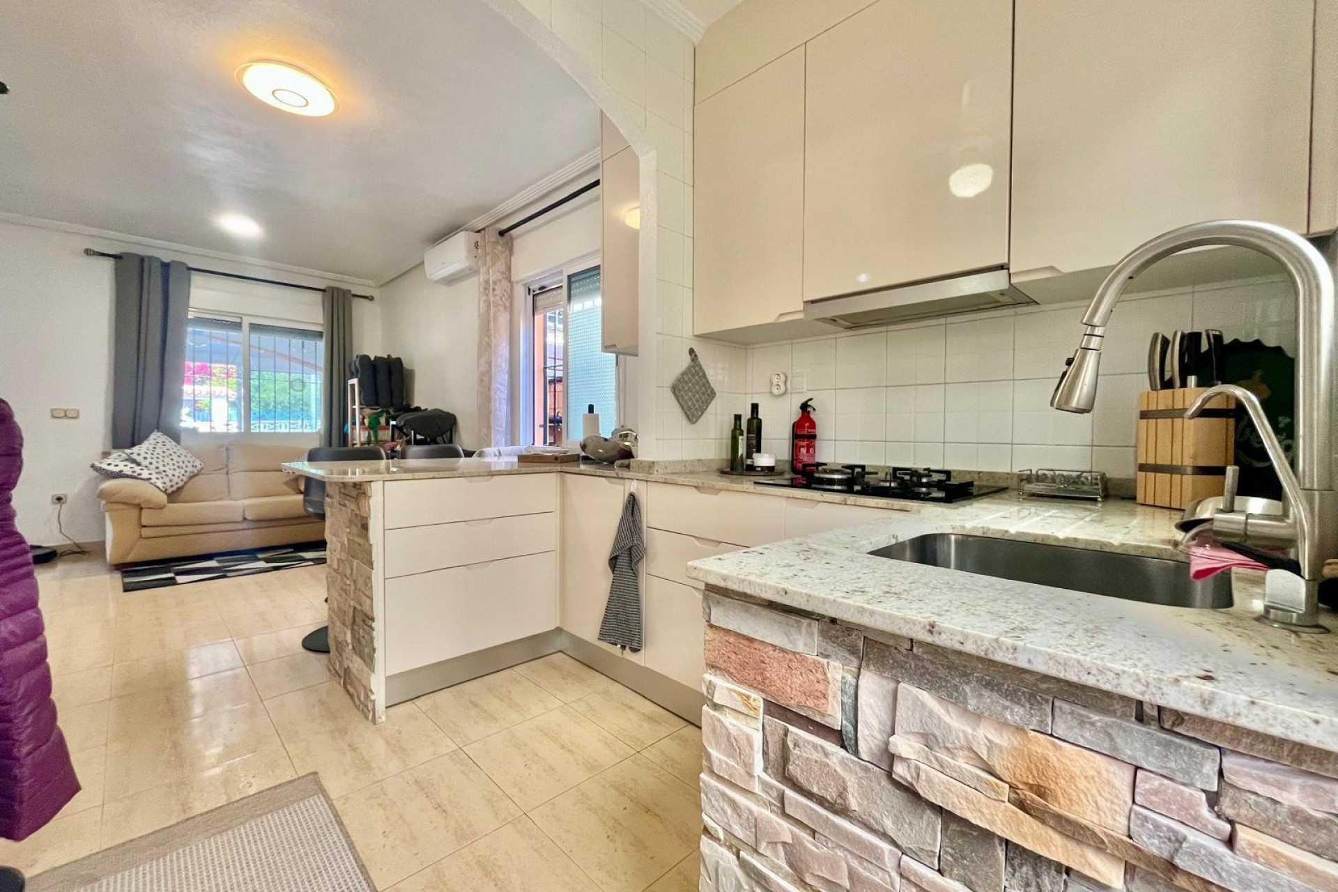 Resale - Villa -
Orihuela Costa - Los Almendros-la Florida