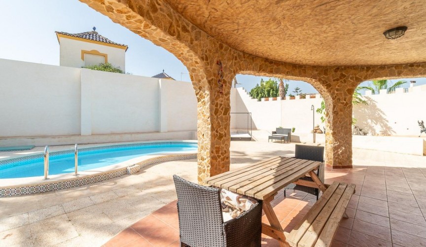 Resale - Villa -
Orihuela Costa - Los Balcones