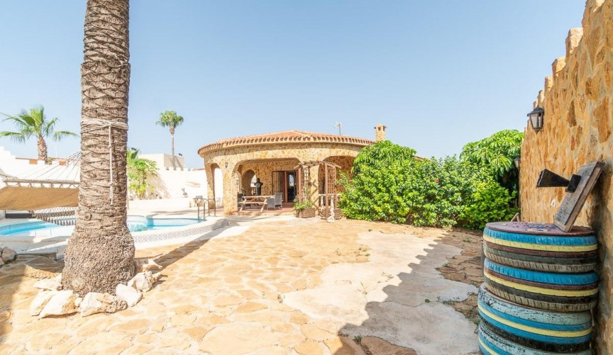 Resale - Villa -
Orihuela Costa - Los Balcones