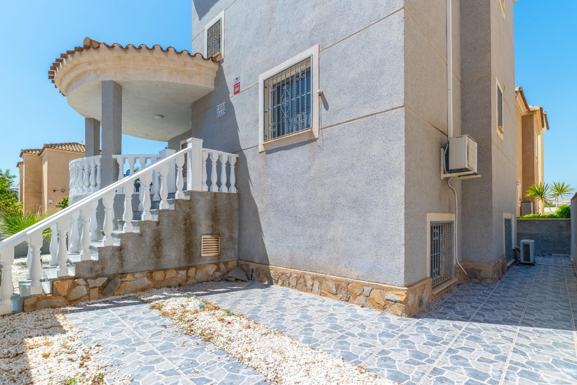 Resale - Villa -
Orihuela Costa - Playa Flamenca Norte