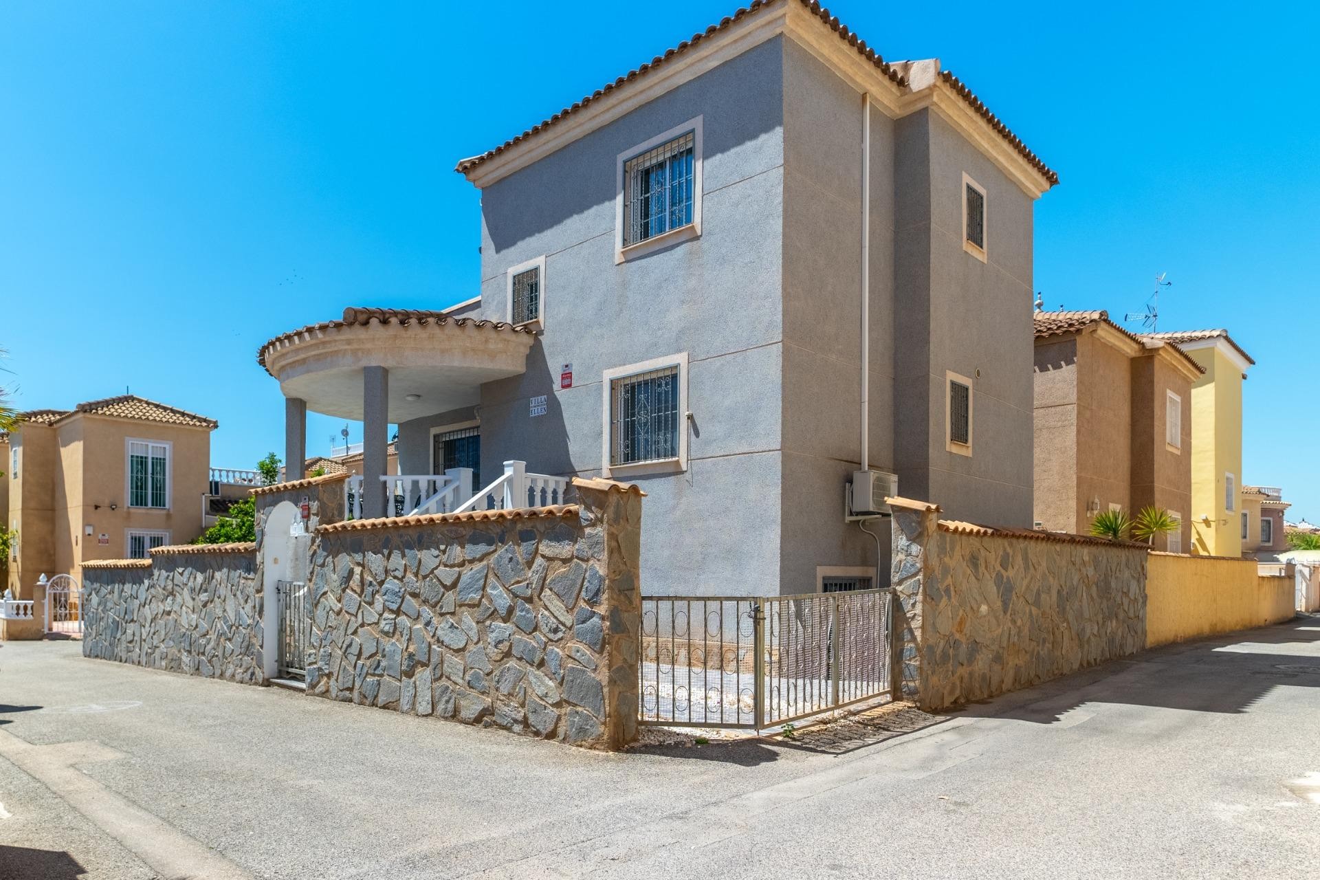 Resale - Villa -
Orihuela Costa - Playa Flamenca Norte