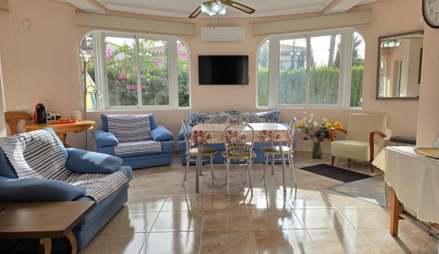 Resale - Villa -
Orihuela Costa - Playa Flamenca