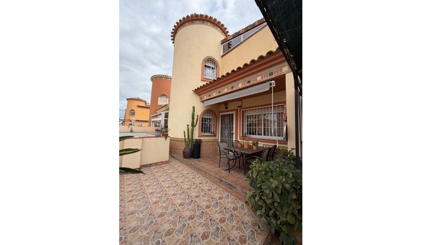 Resale - Villa -
Orihuela Costa - Playa Flamenca