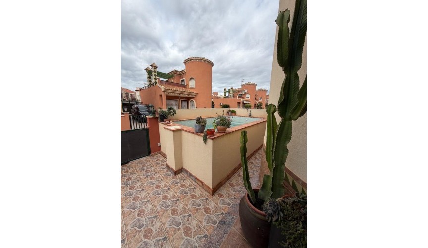 Resale - Villa -
Orihuela Costa - Playa Flamenca