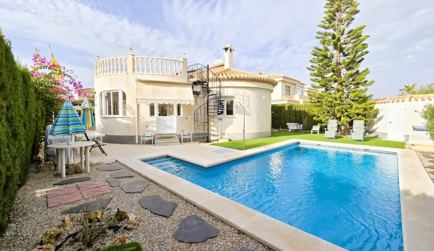 Resale - Villa -
Orihuela Costa - Playa Flamenca