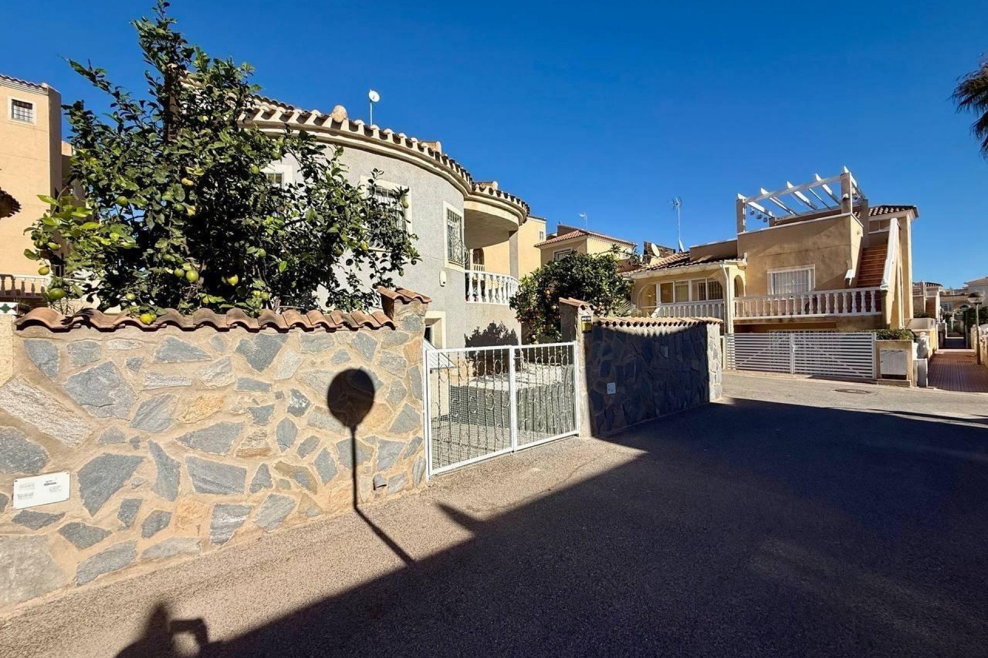 Resale - Villa -
Orihuela Costa - Playa Flamenca