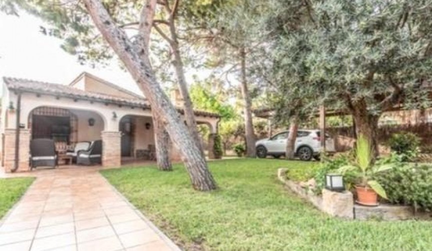 Resale - Villa -
Orihuela Costa - Punta Prima