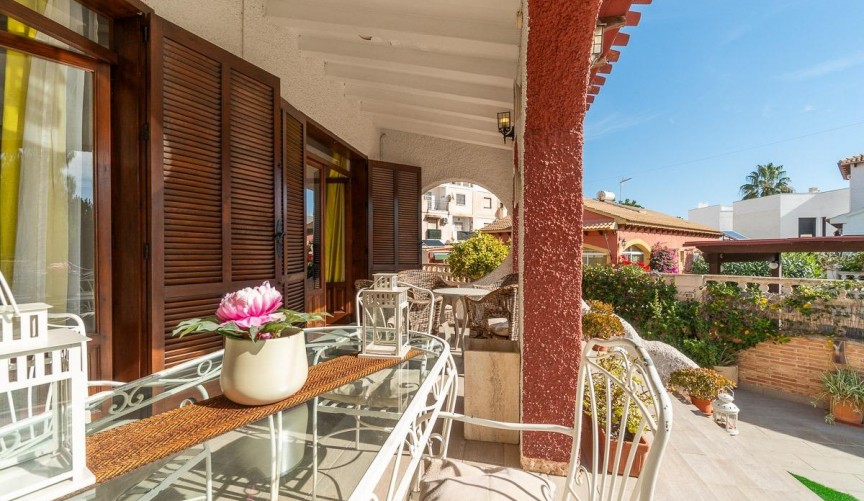 Resale - Villa -
Orihuela Costa - Punta Prima