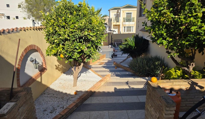 Resale - Villa -
Orihuela Costa - Villamartín-las Filipinas