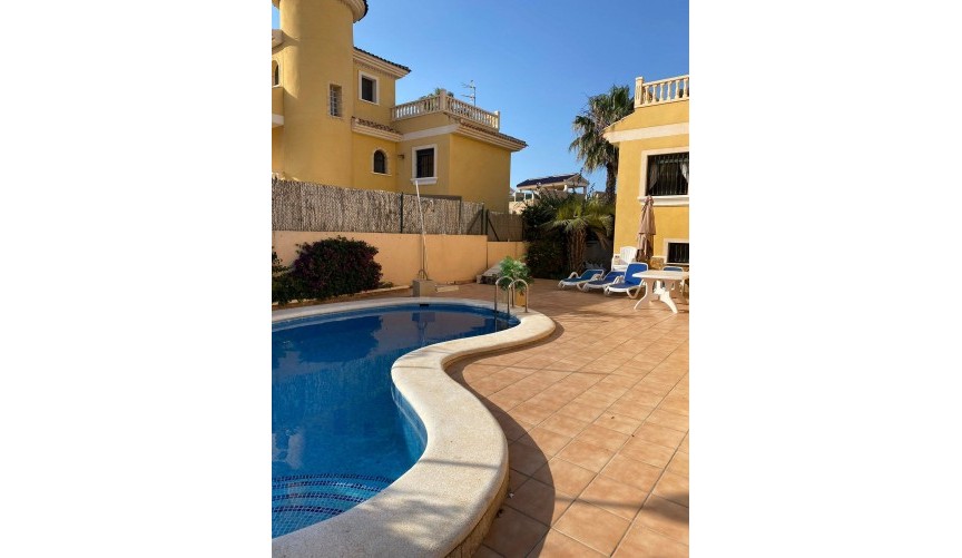 Resale - Villa -
Orihuela Costa - Villamartín-las Filipinas